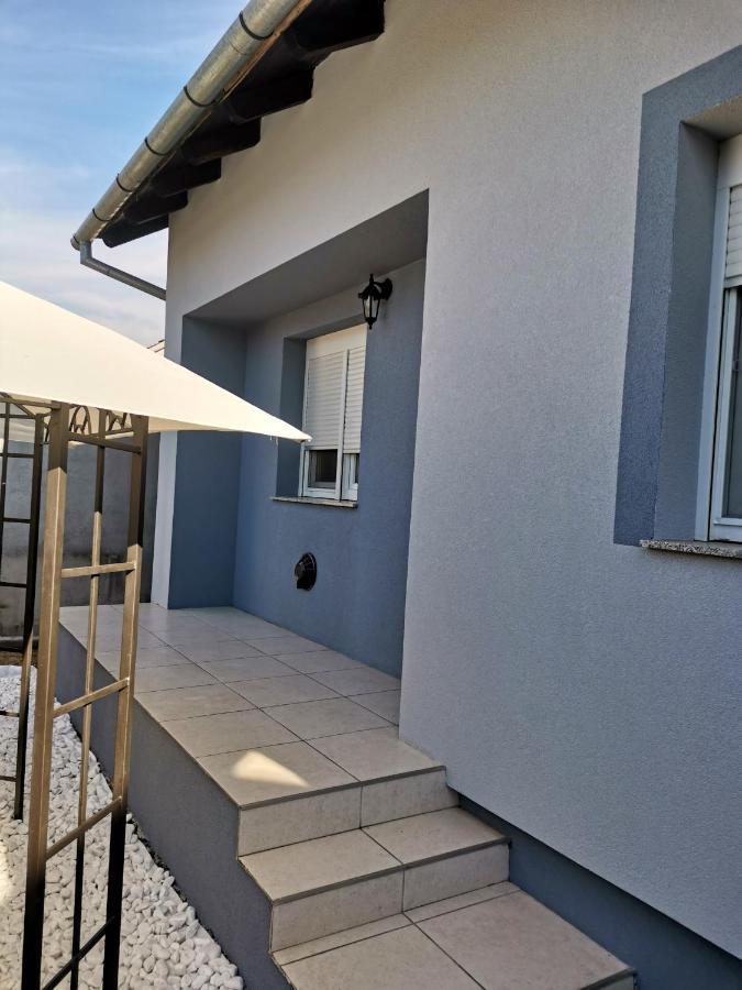 Apartman Lucija Kuca Za Odmor Vukovar Esterno foto
